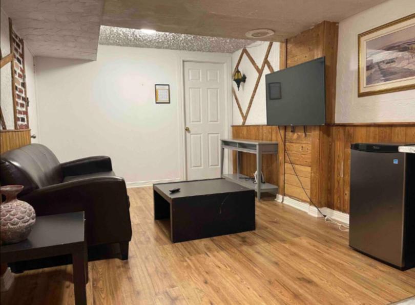 One Bed Centrally Located Montreal Minutes From Highways And Airport